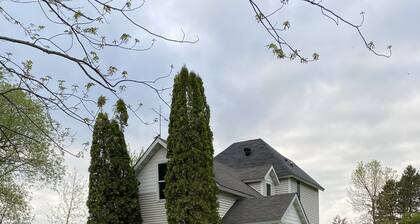 Yksityinen, rentouttava, 2 tarinan maalaiskoti