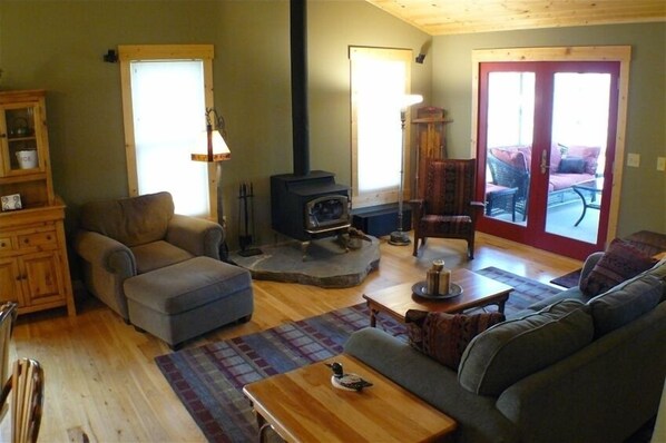 Smart TV, fireplace, books, video library