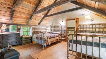 5 dormitorios, tabla de planchar con plancha, wifi gratis y ropa de cama