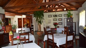 Breakfast, lunch, dinner and brunch served - La Casa de Campo (San Antonio de Pichincha)