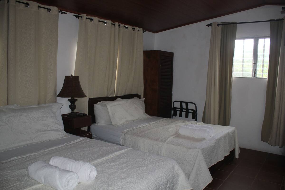 Habitación básica, varias camas (Room 2/3) | Wifi gratis y ropa de cama