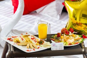 2 restaurants, local and international cuisine