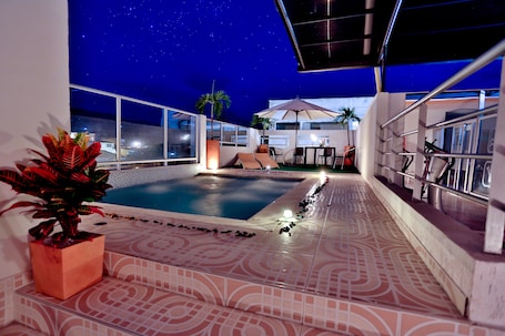 Outdoor pool, open 8 AM to 8 PM, pool loungers. Casablanca Hotel, RestoBar, Catering, Events & Tourism in Garzón