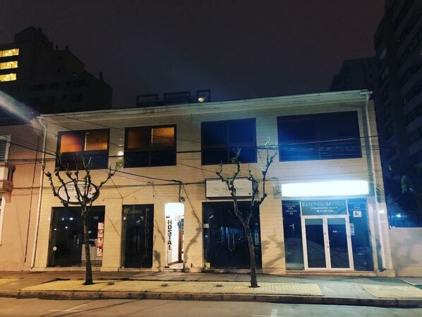 Front of property - evening/night - Hostal Lacroix (Vina del Mar)