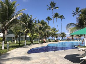 2 piscinas al aire libre