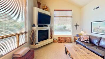 Smart TV y chimenea