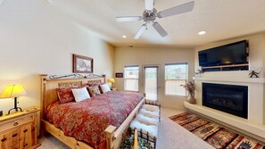 3 bedrooms, desk, iron/ironing board, free WiFi