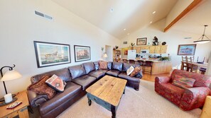 Smart TV, fireplace, DVD player