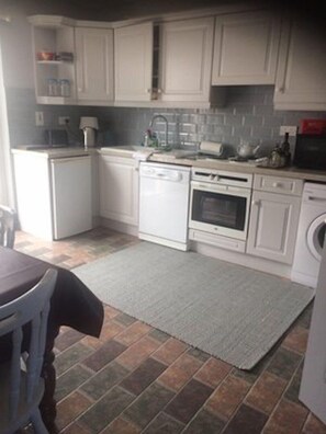 Réfrigérateur, micro-ondes, four, lave-vaisselle