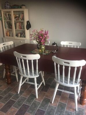 Dining - 2 Bed Luxury House, 50m from Sandy Beach on Wild Atlantic Way, Kilkee, Co. Clare (Kilkee)