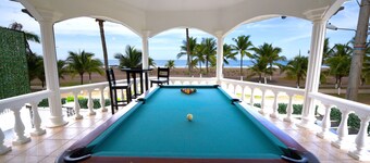 9BR Luxury Beachfront Villa - VIP Concierge Included - Walk to Bars & Nightlife