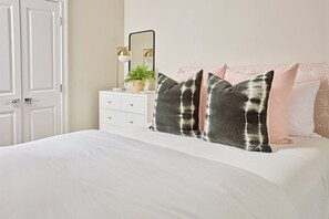1 bedroom, iron/ironing board, travel cot, free WiFi