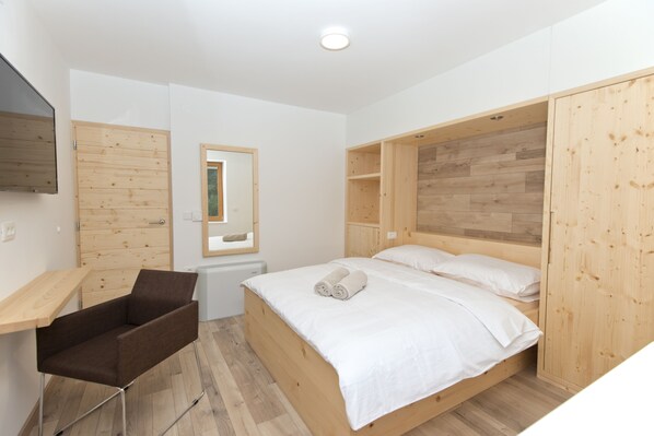 1 chambre, bureau, fer et planche à repasser, Wi-Fi gratuit