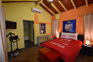 3 bedrooms, in-room safe, iron/ironing board, free WiFi