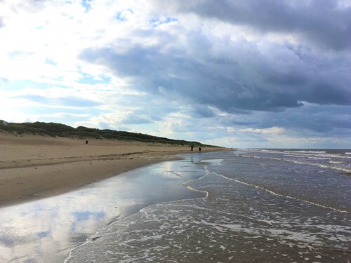 Bungalow maaseudulla, vain 10 minuutin ajomatkan päässä rannalta. Ilmainen wifi