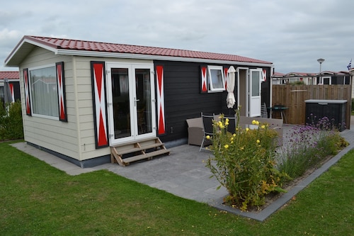 Cozy chalet in Zeeland not far from the beaches, Veere, Domburg, Oostkapelle
