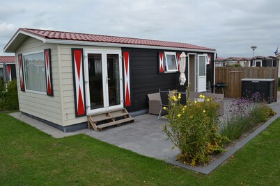 Cozy chalet in Zeeland not far from the beaches, Veere, Domburg, Oostkapelle