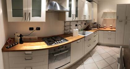 Dave's Apartment - Italian Modern House