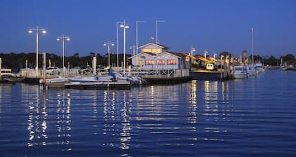 Cabane typique du bassin dâArcachon Ă 2 pas du port