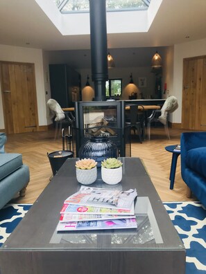 TV, fireplace, video games, DVD player - Luxury Holiday Home with Hot Tub,  Pet & Family friendly in the Yorkshire Dales  (Eastby)
