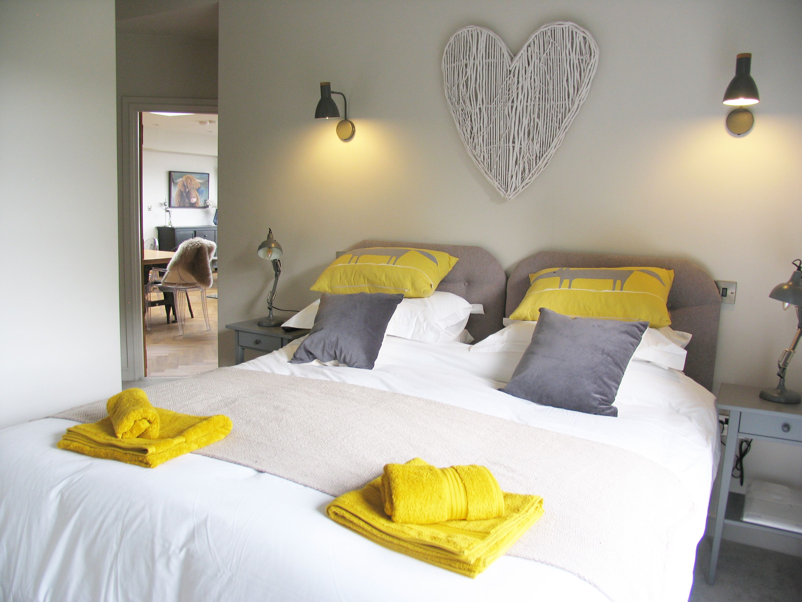 4 chambres, fer et planche à repasser, Wi-Fi, draps fournis