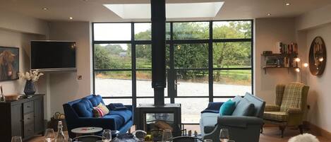 المنشأة من الداخل