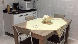 Exclusive Apartment, Multiple Beds, Accessible | Private kitchen | Fridge, microwave, oven, stovetop - Morada Center (Uruguaiana)