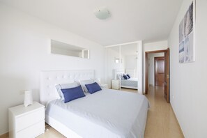 1 habitación, tabla de planchar con plancha, wifi gratis y ropa de cama 
