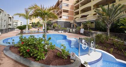 Meerblick !!! Moderne Wohnung in Strandnähe mit einem schönen großen Pool!