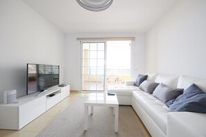 Fernseher, Videothek, Stereoanlage