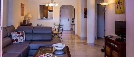 Smart TV, reproductor de DVD, videoteca, estéreo