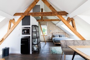 1 slaapkamer, een strijkplank/strijkijzer, wifi, beddengoed