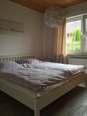 4 bedrooms, iron/ironing board, travel cot, free WiFi