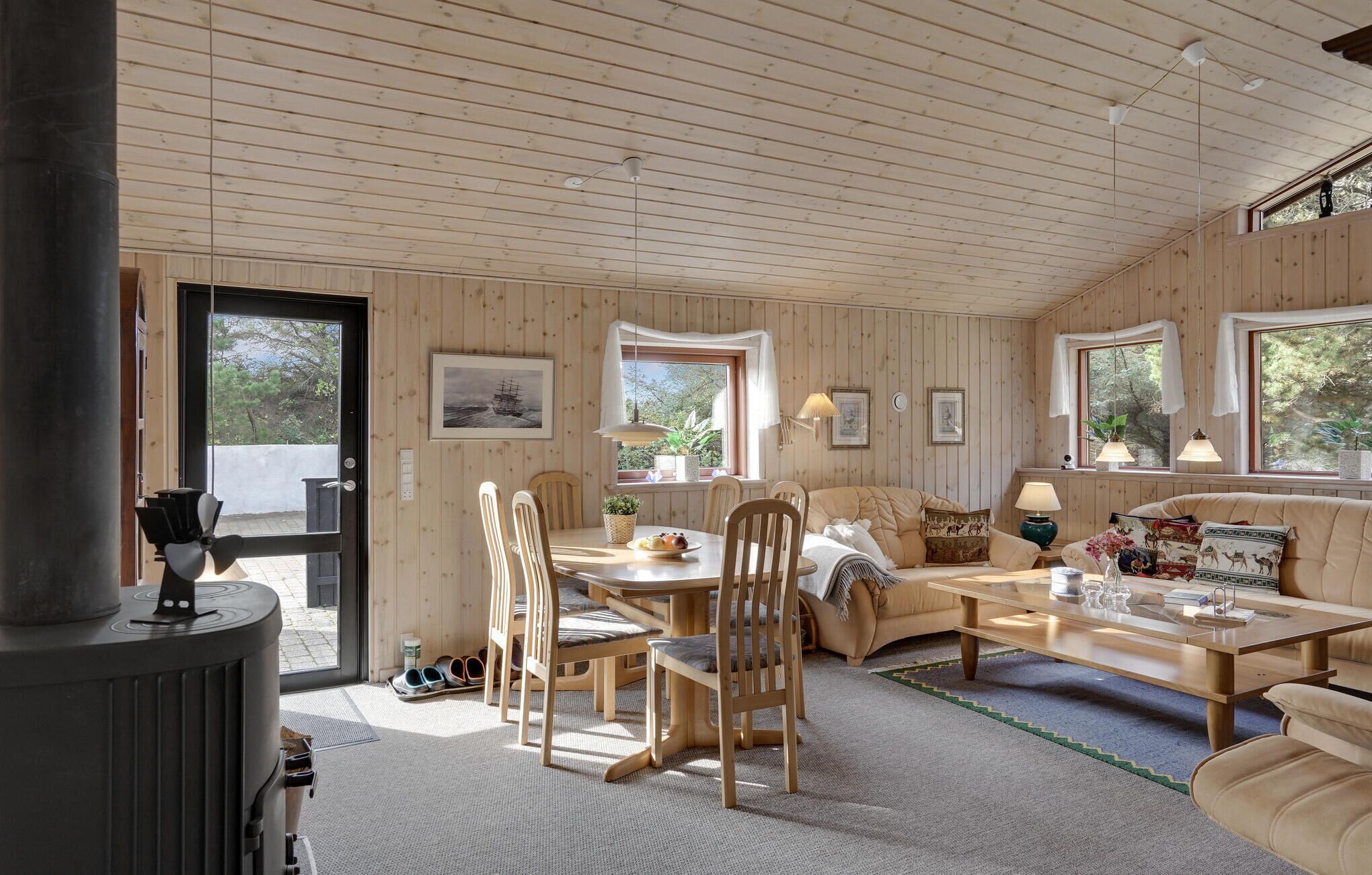 Smart TV, fireplace, DVD player