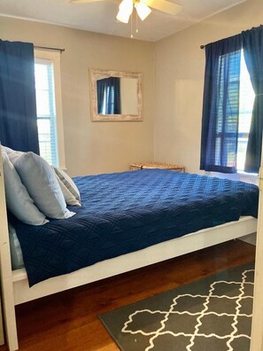 2 多间卧室、熨斗/熨衣板、免费 WiFi、床单