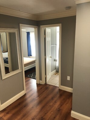 2 makuuhuonetta, silitysrauta/-lauta, vauvan matkasänky, ilmainen Wi-Fi