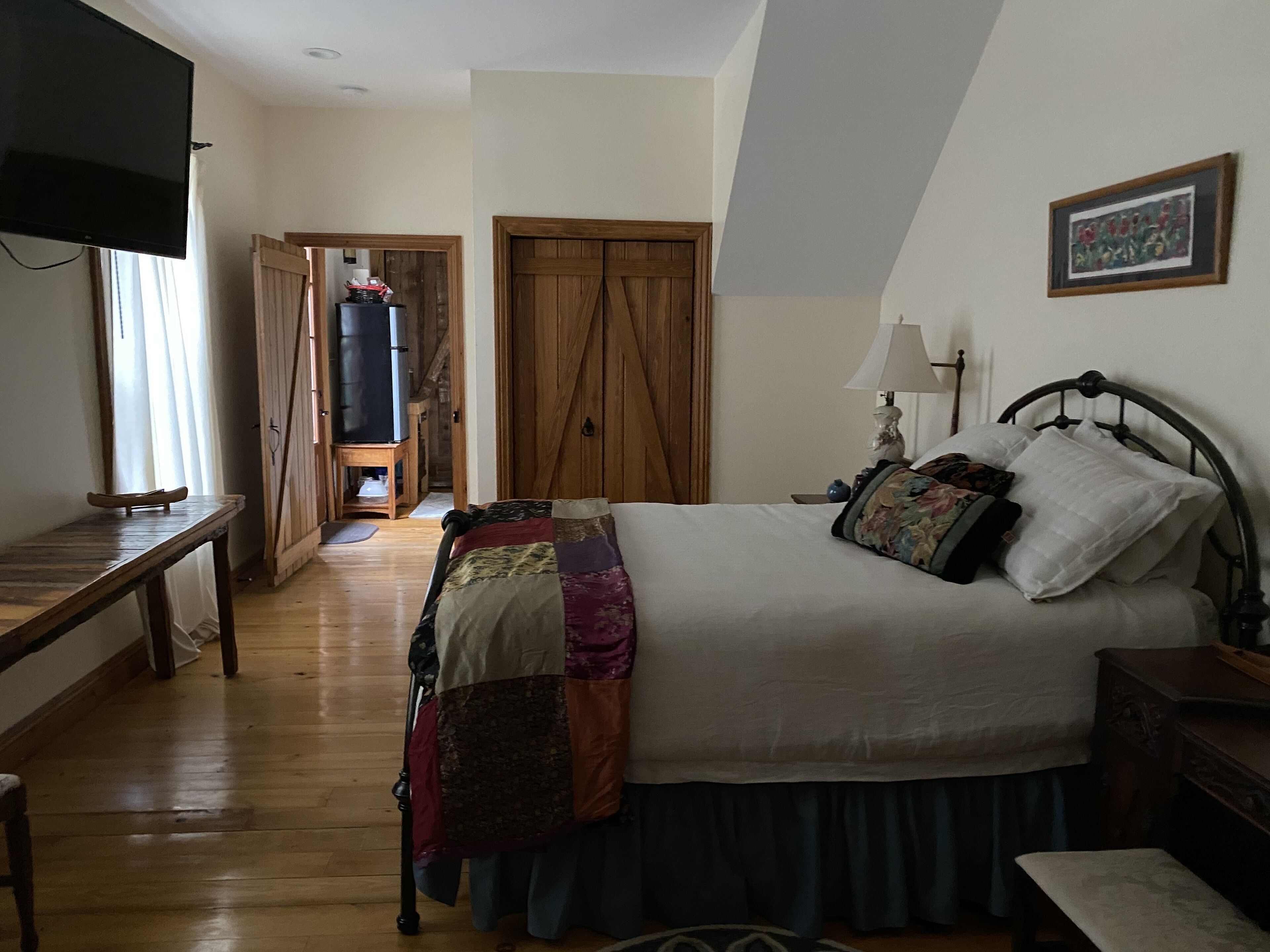  Private bedroom & kitchenette breakfast options