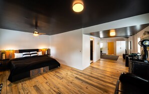 2 bedrooms, desk, free WiFi, bed sheets