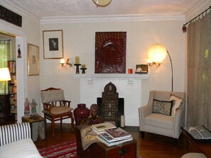Smart TV, fireplace, books, music library