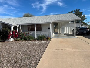Property grounds - Wonderful Golf View! Golf Course Home, 2 blocks from Fairway recreation center. (Sun city)