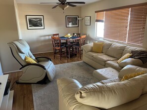 Televisor intel·ligent, reproductor de DVD i llibres 