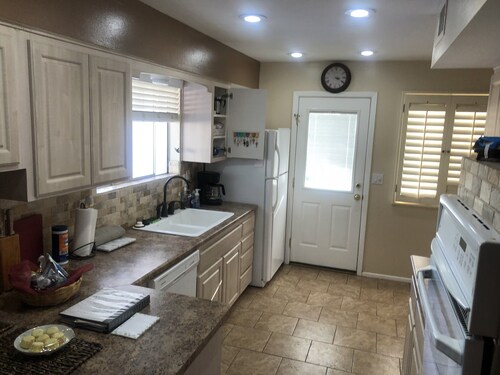 Wonderful Golf View! Golf Course Home, 2 blocks from Fairway recreation center.