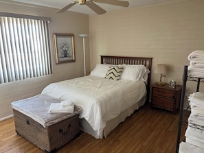 2 bedrooms, iron/ironing board, free WiFi, bed sheets