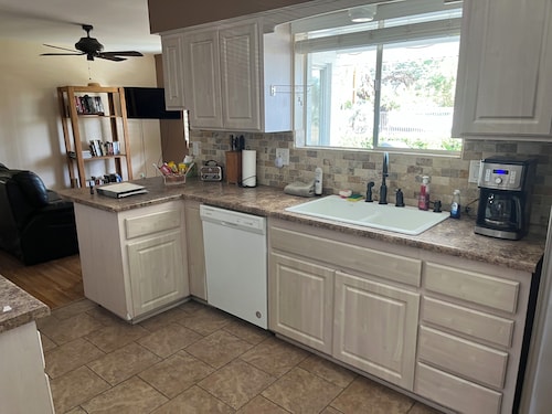 Wonderful Golf View! Golf Course Home, 2 blocks from Fairway recreation center.