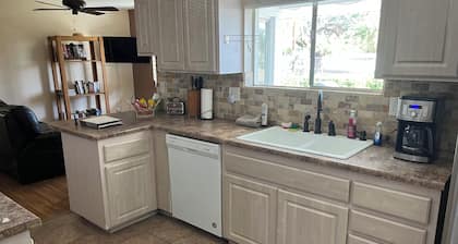 Wonderful Golf View! Golf Course Home, 2 blocks from Fairway recreation center.