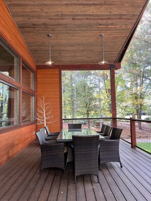 تناول الطعام بالخارج