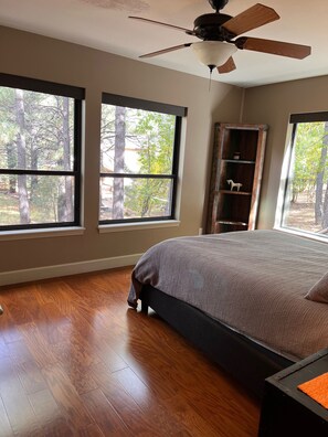 5 bedrooms, desk, iron/ironing board, free WiFi