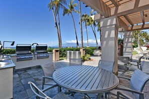 Outdoor dining - ALII 456 OceanFront Tropical Getaway w Ocean Views (Lahaina)