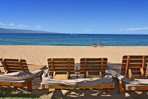 Am Strand, Liegestühle, Strandtücher