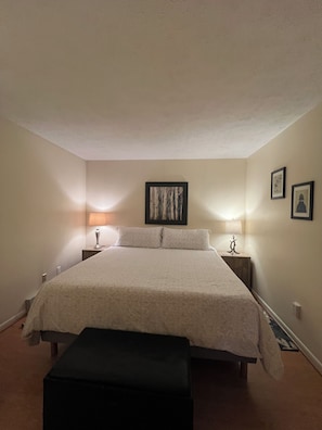 1 chambre, lit avec matelas en mousse à mémoire
